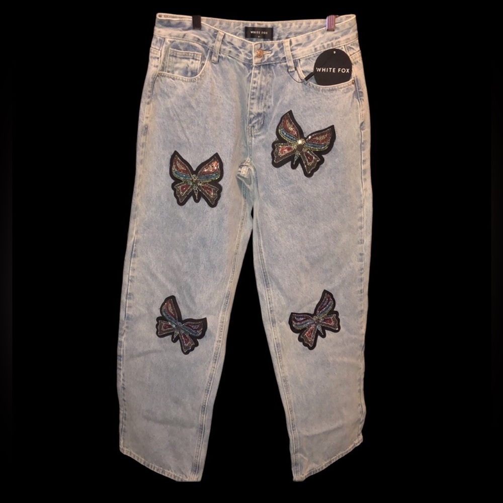 NWT White Fox Butterfly embossed jeans with stones. Wide leg, barrel leg. 30